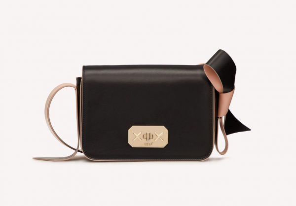 The New Chanel 19 Bag and Laura Basuki - Time International