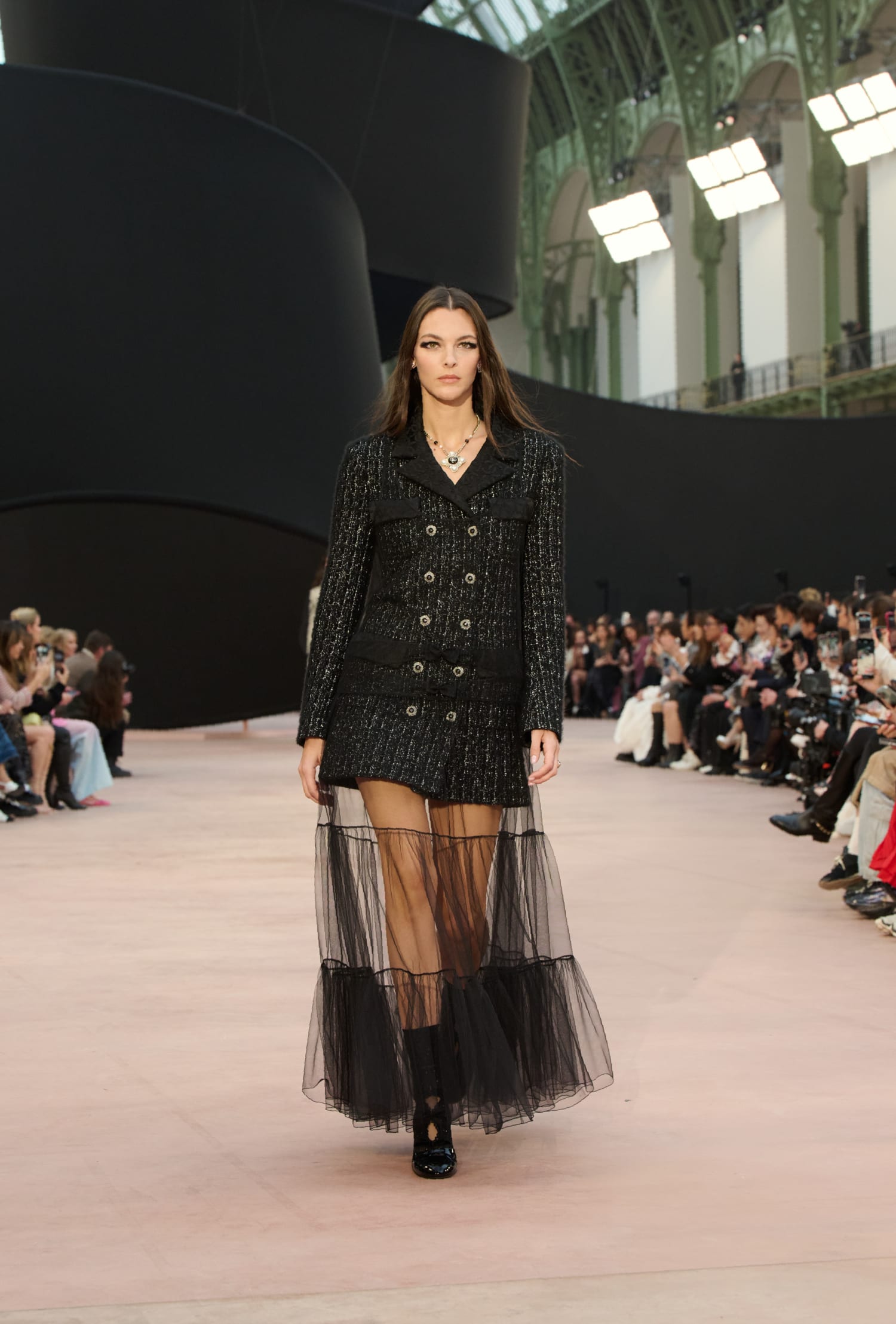 chanel_fw-2025-26-rtw-copyright-chanel-look-01-LD