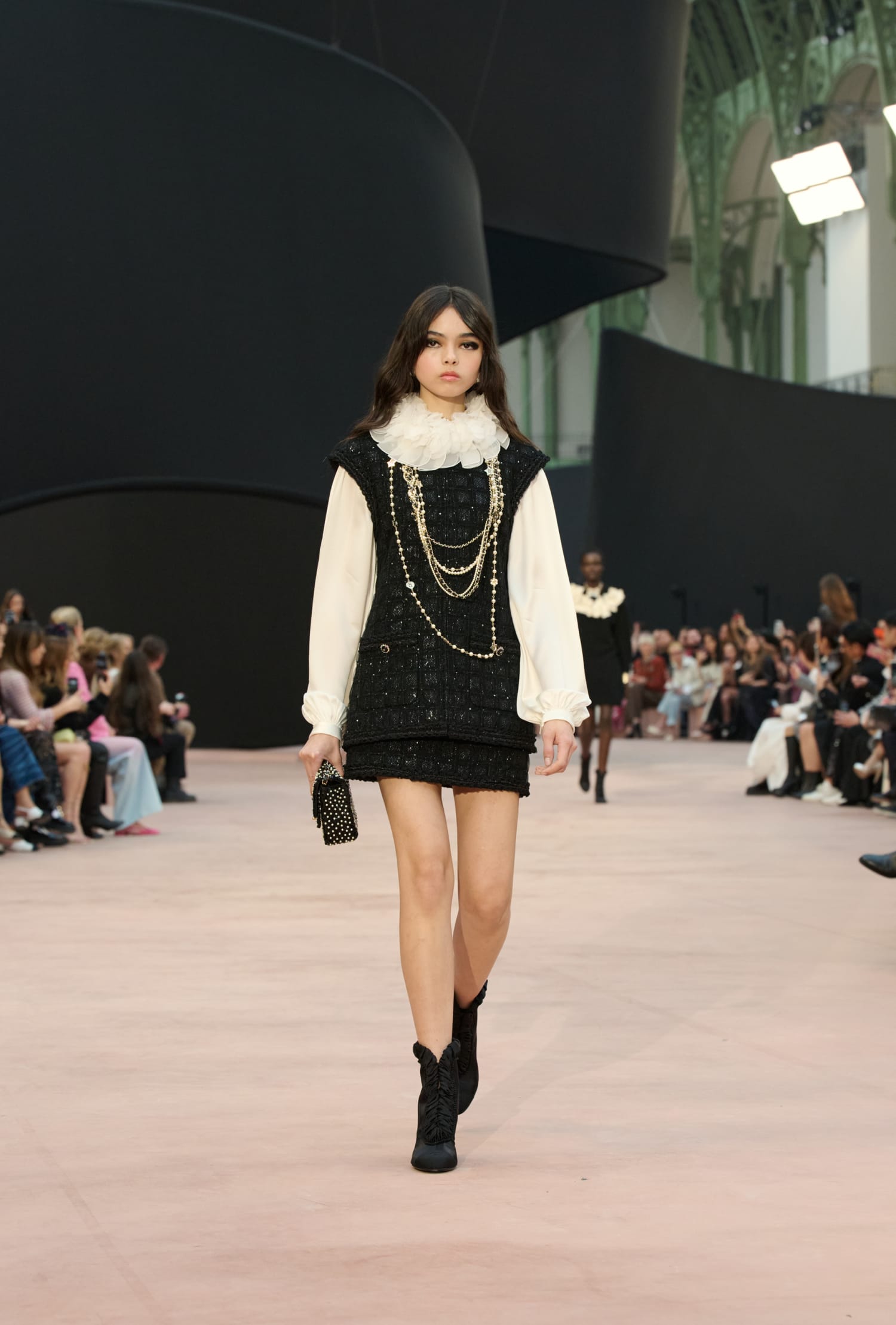 chanel_fw-2025-26-rtw-copyright-chanel-look-13-LD