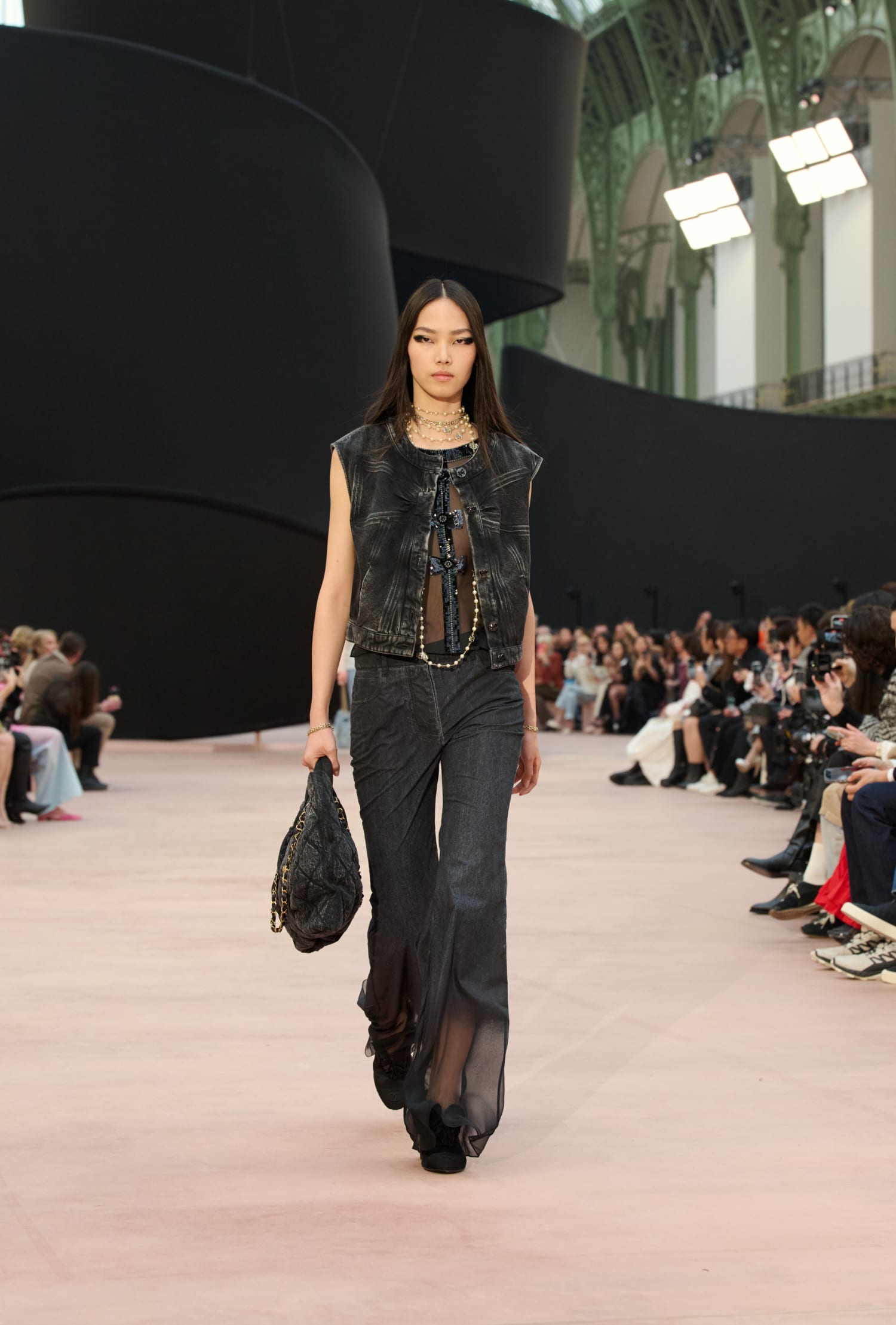 chanel_fw-2025-26-rtw-copyright-chanel-look-49-LD