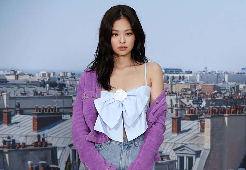 BLACKPINKs Jennie Looked Flaming Hot at the Chanel Show  See Photos   Teen Vogue