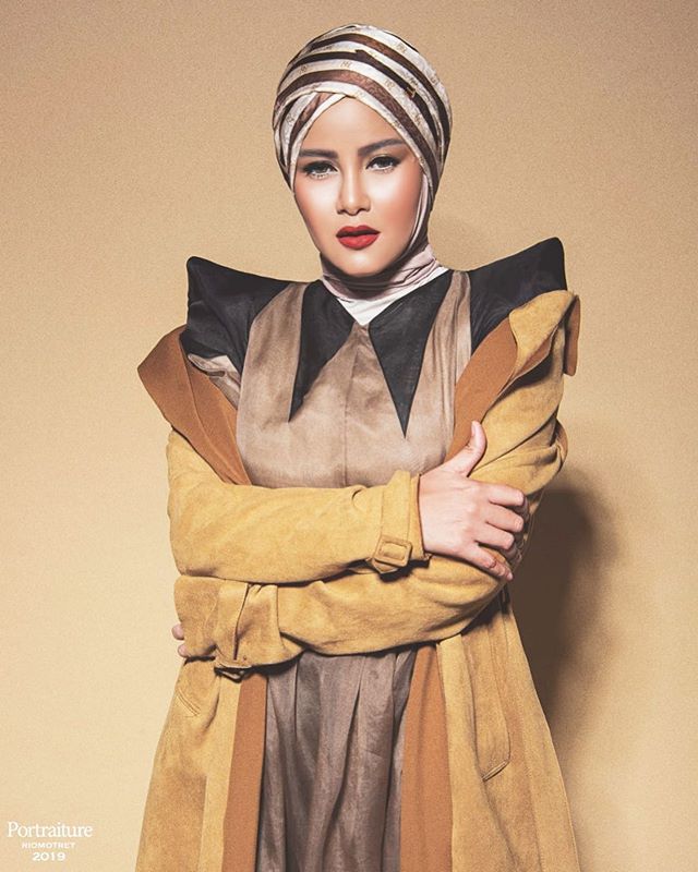 Olla Ramlan Wears Fendi Fall Winter 2019 Collection With Hijab.