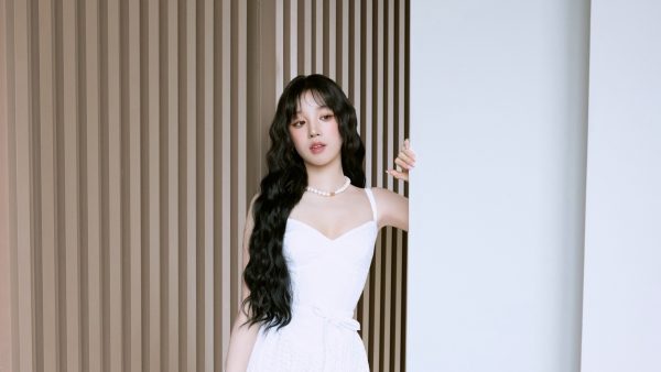 Yuqi of (G)I-DLE’s Summer Chic Tory Burch Moment